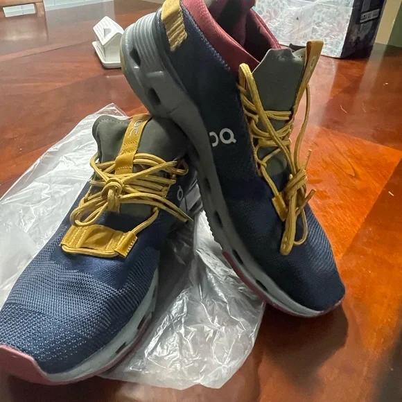 On Clouds size 11.  Brand new never worn. Multicolor - Picture 4 of 5